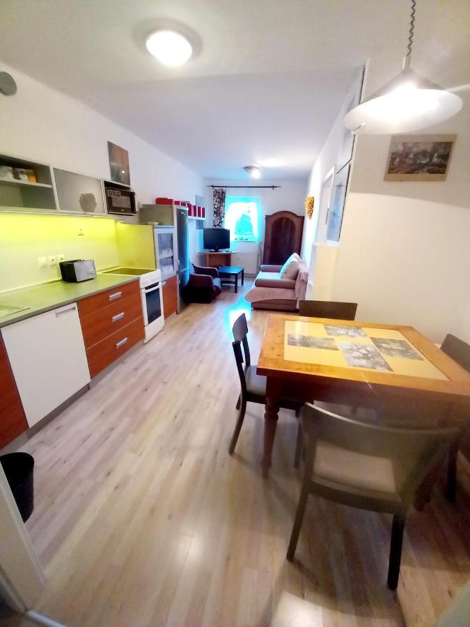 Za Sneznikem Hotel 2*